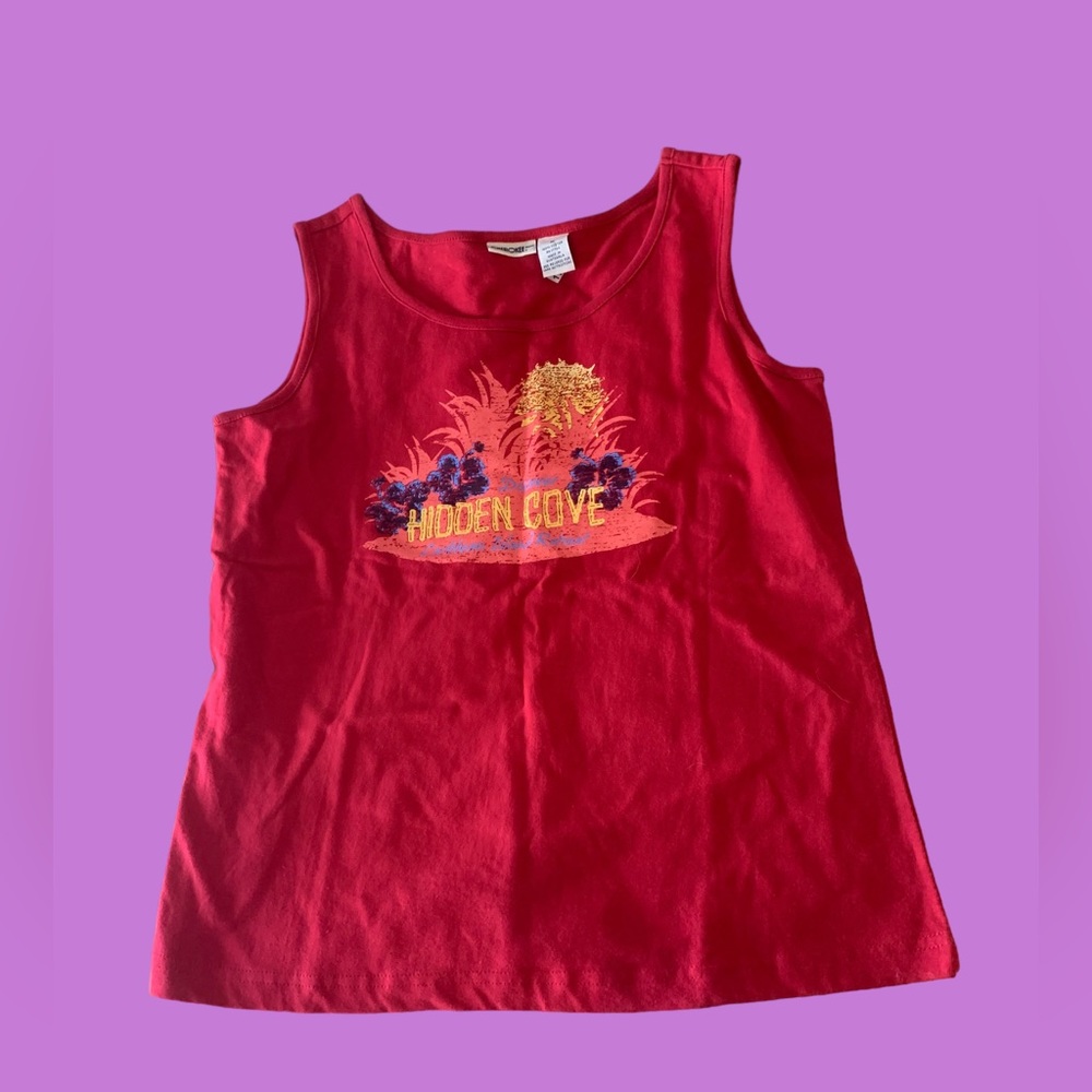 Brand new Cherokee tank
Y2k
Vintage
Hidden cove Caribbean island retreat
Size m